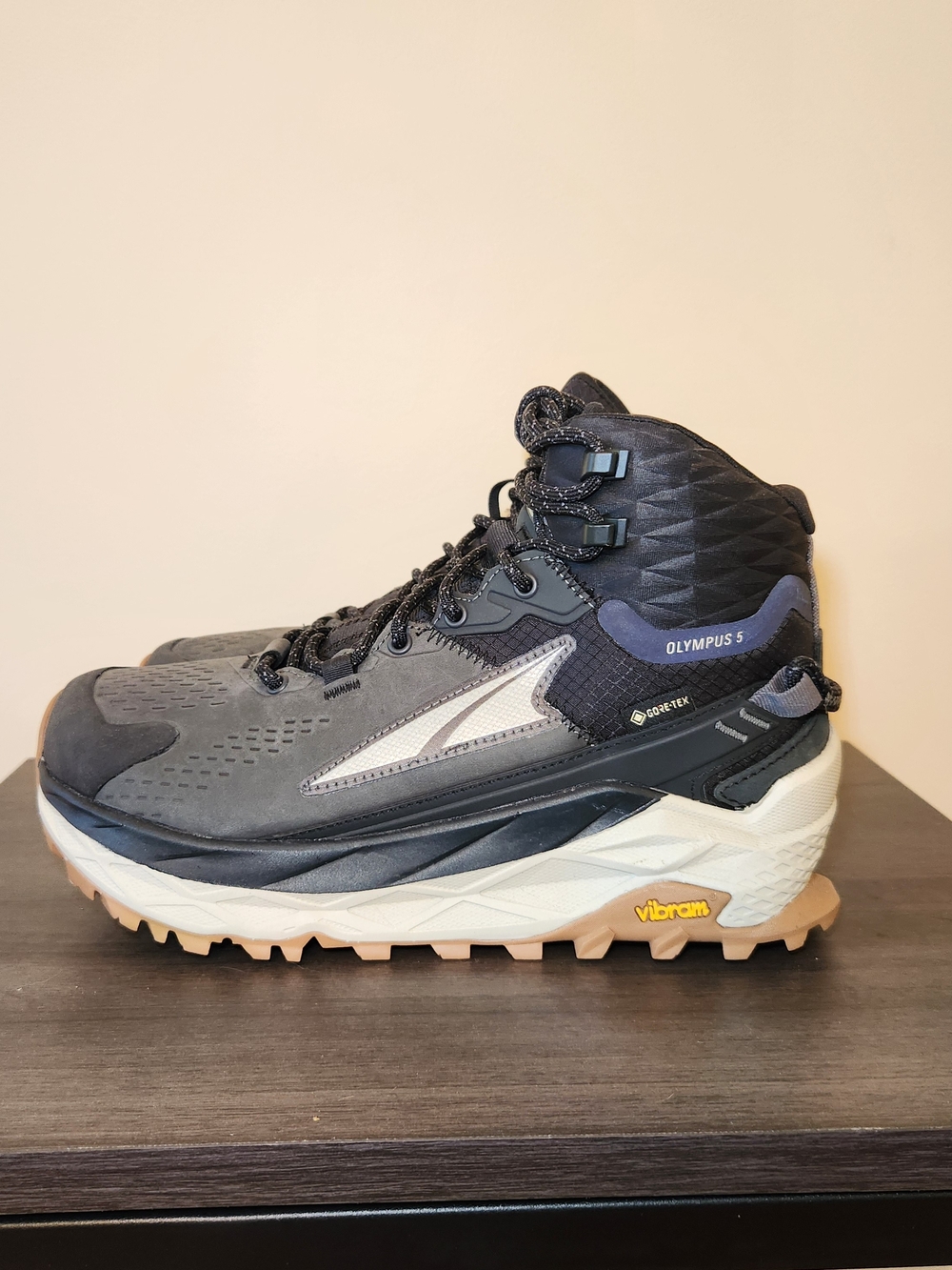 Altra Olympus 5 Mid-Top Trail Hiking Boot Gore-Tex Womens Size 7